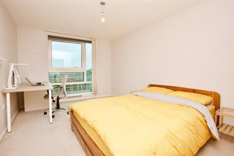 2 bedroom flat to rent, St. George Wharf, London