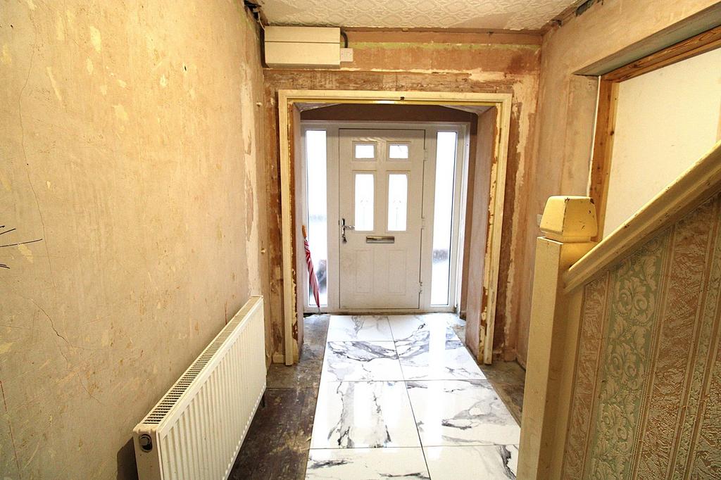 Spacious Open-Plan Hallway