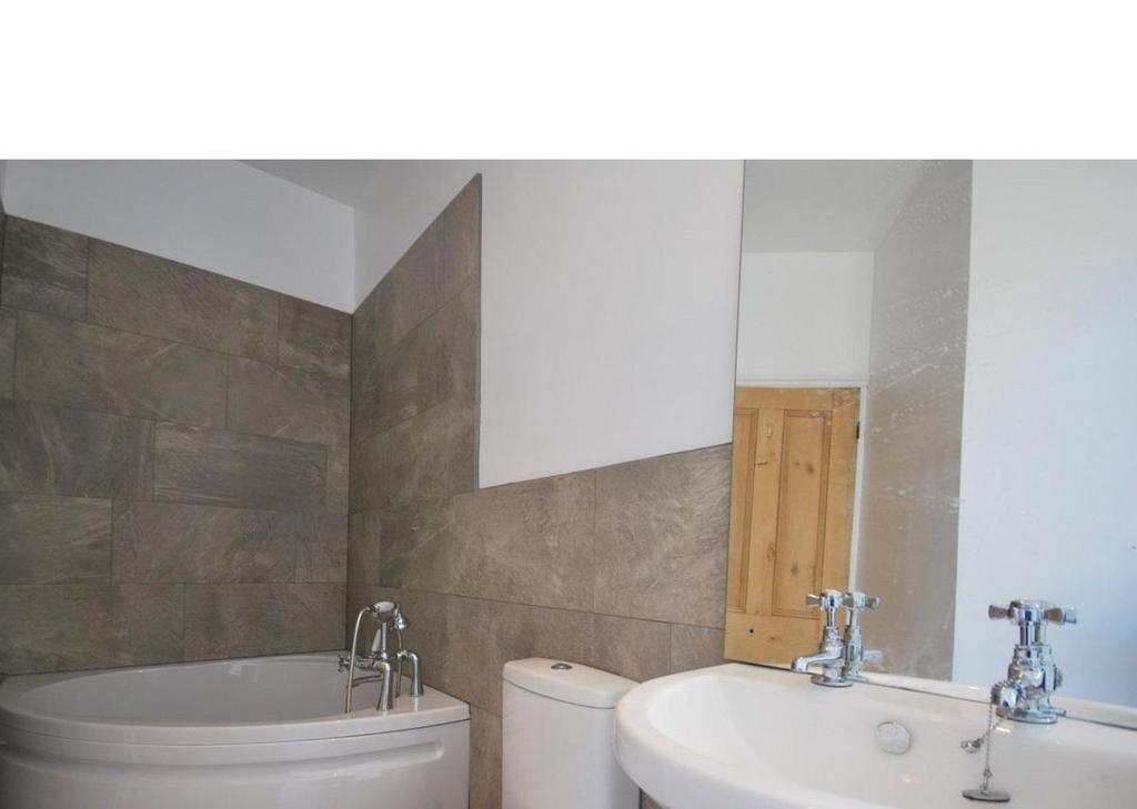 Bathroom 2.jpg