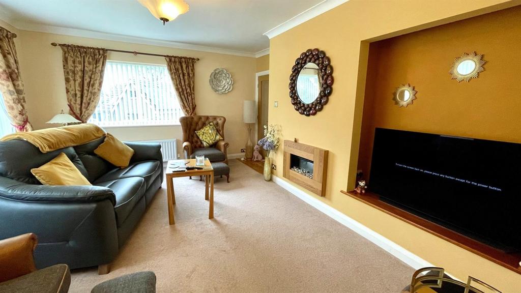 Double aspect lounge