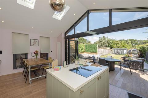 4 bedroom detached bungalow for sale, Park Rise, Harpenden