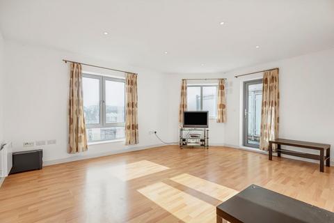 2 bedroom flat for sale, Cherington Road, London W7