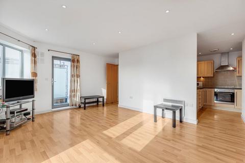 2 bedroom flat for sale, Cherington Road, London W7