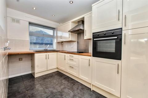 2 bedroom flat for sale, Chiswick Place, Eastbourne