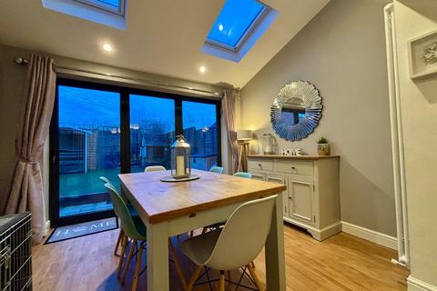 34 Deer Close, Grange Park, Northampton, NN4 5DN