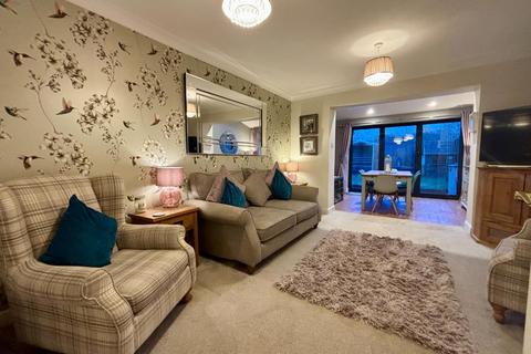 34 Deer Close, Grange Park, Northampton, NN4 5DN
