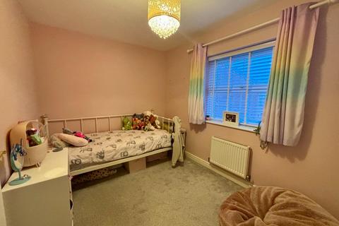 34 Deer Close, Grange Park, Northampton, NN4 5DN