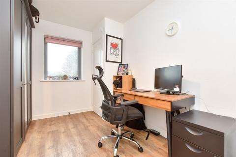 19 Discovery Drive, Swanley, BR8 8FB
