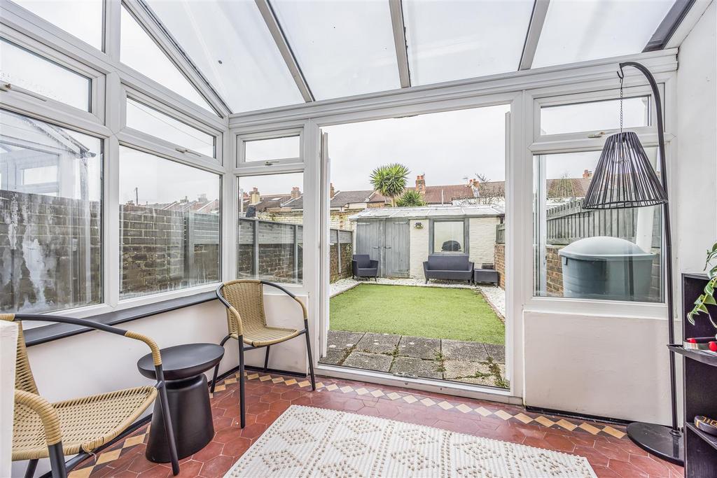 37 Lynton Grove, Baffins-Portico Marketing-Sold By-2
