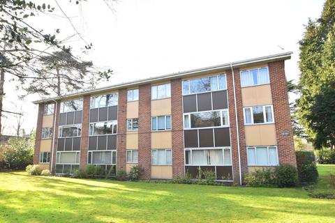 2 bedroom apartment for sale, Brockley Combe, Weybridge, KT13