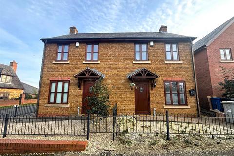 3 bedroom house to rent, Station Road, Rushton NN14