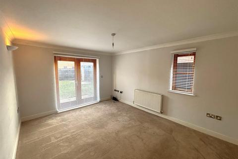 3 bedroom house to rent, Station Road, Rushton NN14