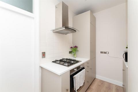 Studio for sale, Carlyle Road, Ealing W5