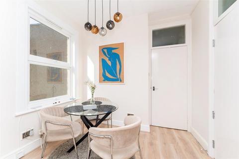91b Carlyle Road, London, W5 4BP