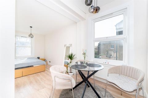 91b Carlyle Road, London, W5 4BP