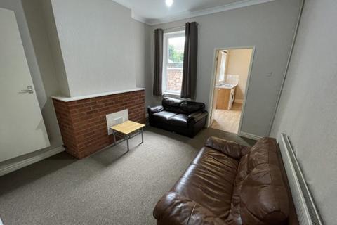 3 bedroom terraced house to rent, Grasmere Street, Leicester LE2