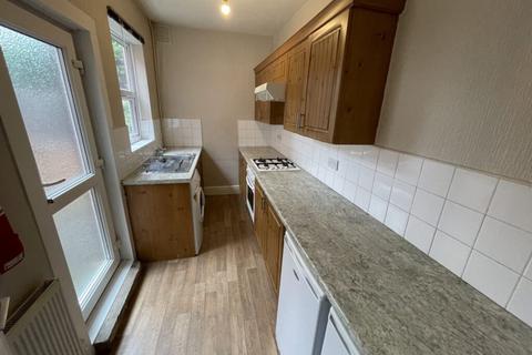 3 bedroom terraced house to rent, Grasmere Street, Leicester LE2