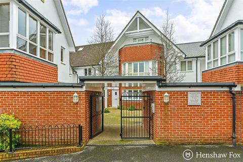 2 bedroom flat for sale, Latimer Street, Romsey Town Centre, Hampshire