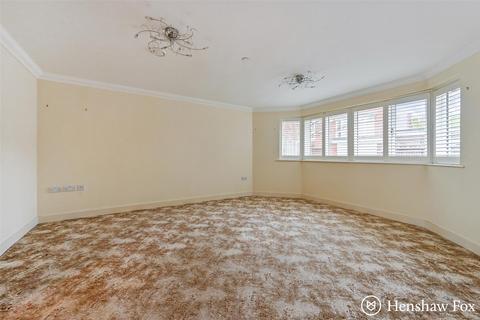 2 bedroom flat for sale, Latimer Street, Romsey Town Centre, Hampshire