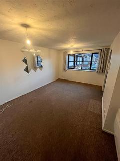 2 bedroom flat to rent, Somerset Gardens, London