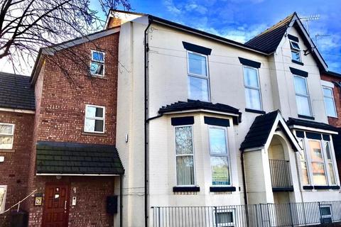 3 bedroom flat to rent, Wilbraham Road, Manchester M14