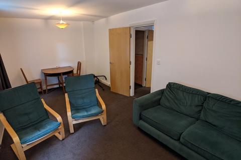 3 bedroom flat to rent, Wilbraham Road, Manchester M14