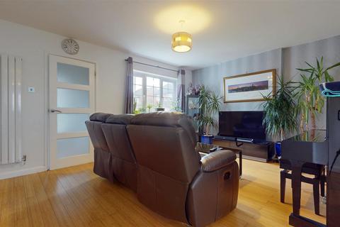 46 Clay Hill, Two Mile Ash, Milton Keynes, MK8 8BL