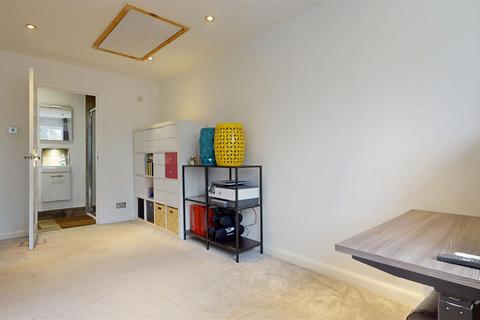 46 Clay Hill, Two Mile Ash, Milton Keynes, MK8 8BL