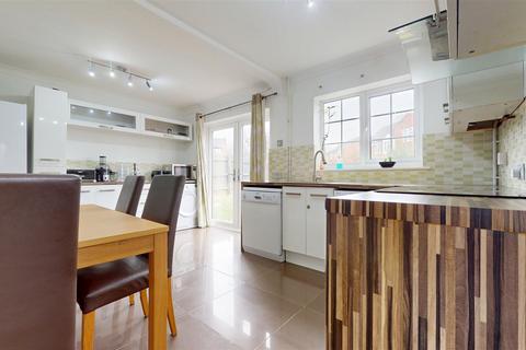 46 Clay Hill, Two Mile Ash, Milton Keynes, MK8 8BL
