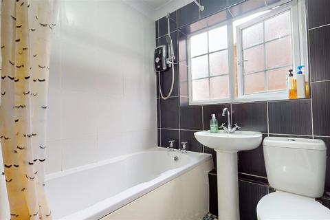 46 Clay Hill, Two Mile Ash, Milton Keynes, MK8 8BL