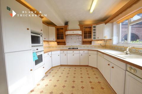 3 bedroom detached house for sale, Vicarage Gardens, Clacton-on-Sea