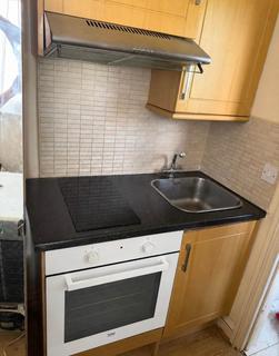 Studio to rent, Abbey Road, Park Royal