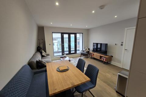 1 bedroom flat for sale, Woodridge House, Jubilee Gardens, Southall, UB1