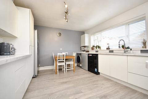 13 Badlesmere Close, Ashford, TN23 5TA