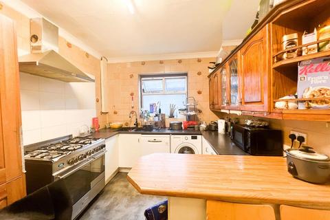 4 bedroom terraced house for sale, Warren Road, London, E10