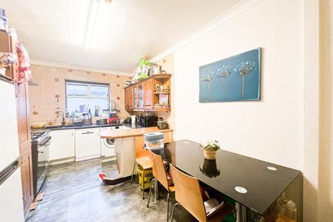 4 bedroom terraced house for sale, Warren Road, London, E10