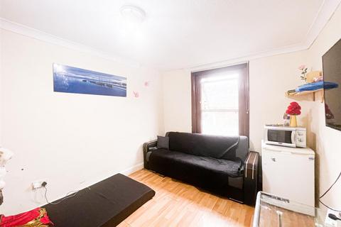 40 Warren Road, Leyton, London, E10 5QA