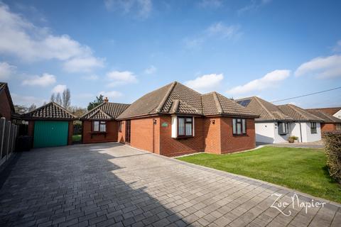 3 bedroom detached bungalow for sale, Southminister