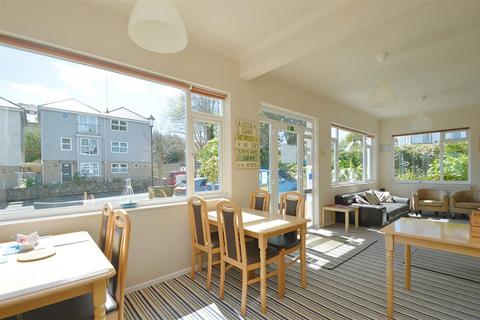 Guest house for sale, SHORT WALK TO BEACH * SHANKLIN