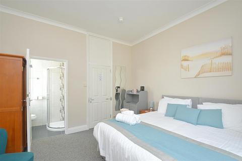 Guest house for sale, SHORT WALK TO BEACH * SHANKLIN