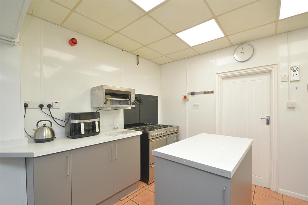 Kitchen3.jpg