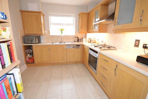 2 bedroom flat for sale, Alder Road, Aylesbury HP22