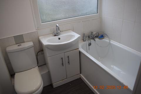 2 bedroom semi-detached house to rent, Clamp Drive, Swadlincote DE11