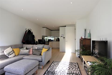 1 bedroom flat for sale, Hamlet Court, High Street, London, N8