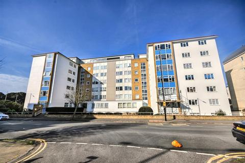 1 bedroom flat for sale, Chiswick Place, Eastbourne