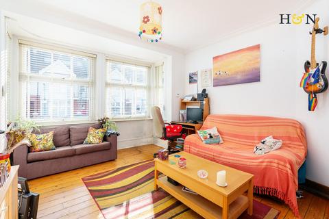 2 bedroom flat for sale, Lyndhurst Road, Hove BN3