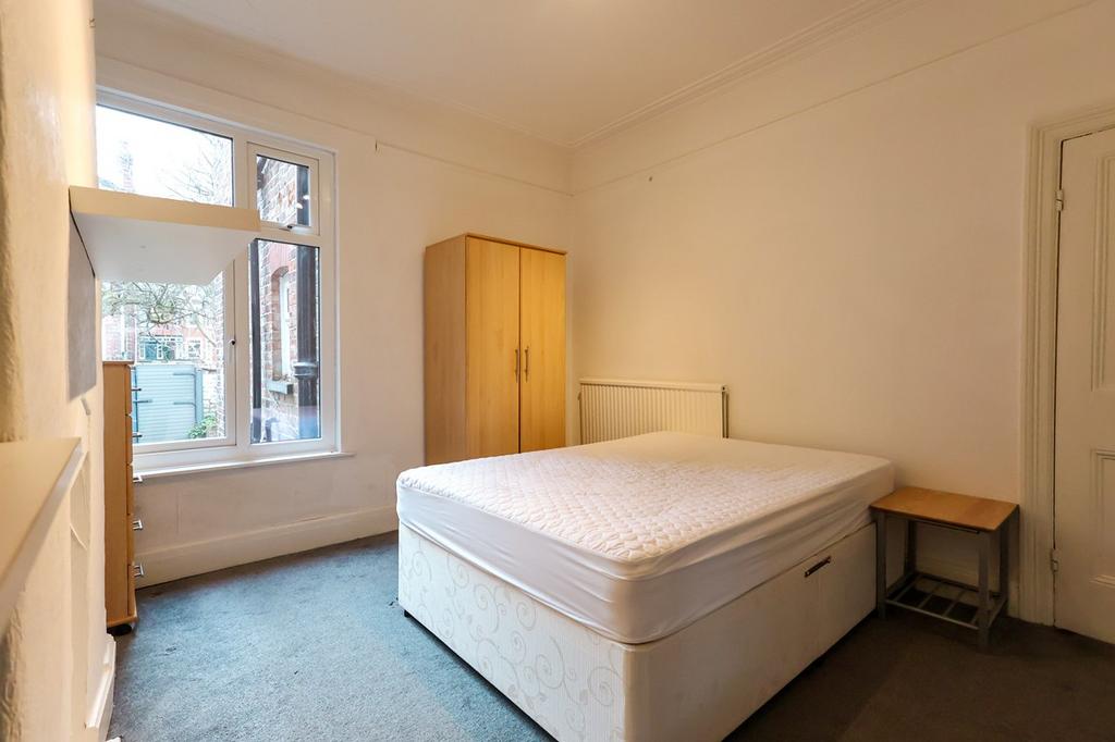Bedroom 1 (2)