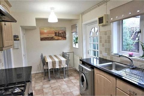 3 bedroom terraced house to rent, Winrose Hill, Leeds LS10