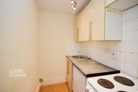 Studio to rent, Cavendish Road Redhill RH1