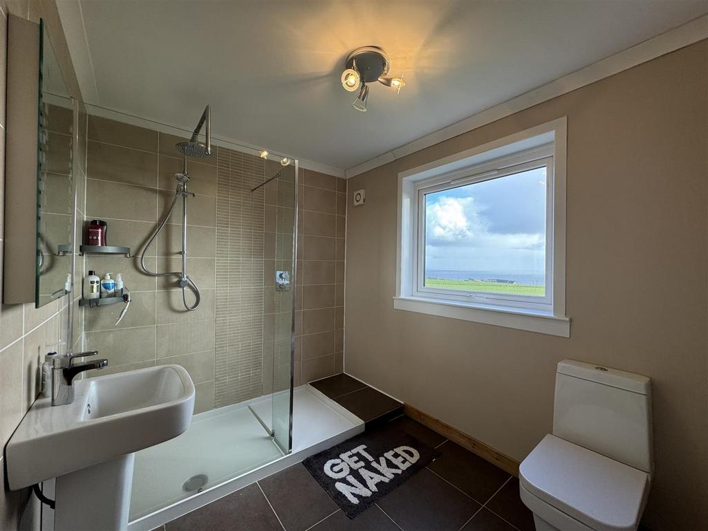 Shower room 1.jpg
